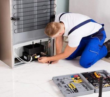 چه زمانی یخچال فریزر شما نیاز به تعمیر دارد؟ تعمیرات یخچال و فریزر بحث تخصصی بوده و بهتر است زیر نظر کارشناسان معتبر و آشنا انجام شود. بهتر است تمامی مصرف کنندگان با مشکلات متداول یخچال فریزر آشنا شده و نسبت به تعمیر دستگاه اقدام نمایند.