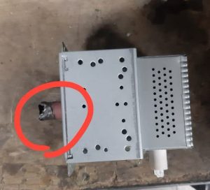 دلیل جرقه زدن ماکروفر چیست